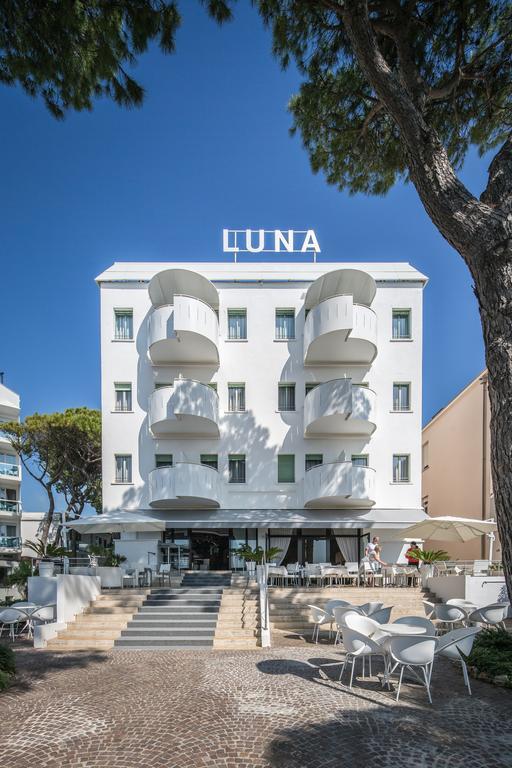 Hotel Luna Lignano Sabbiadoro Bagian luar foto