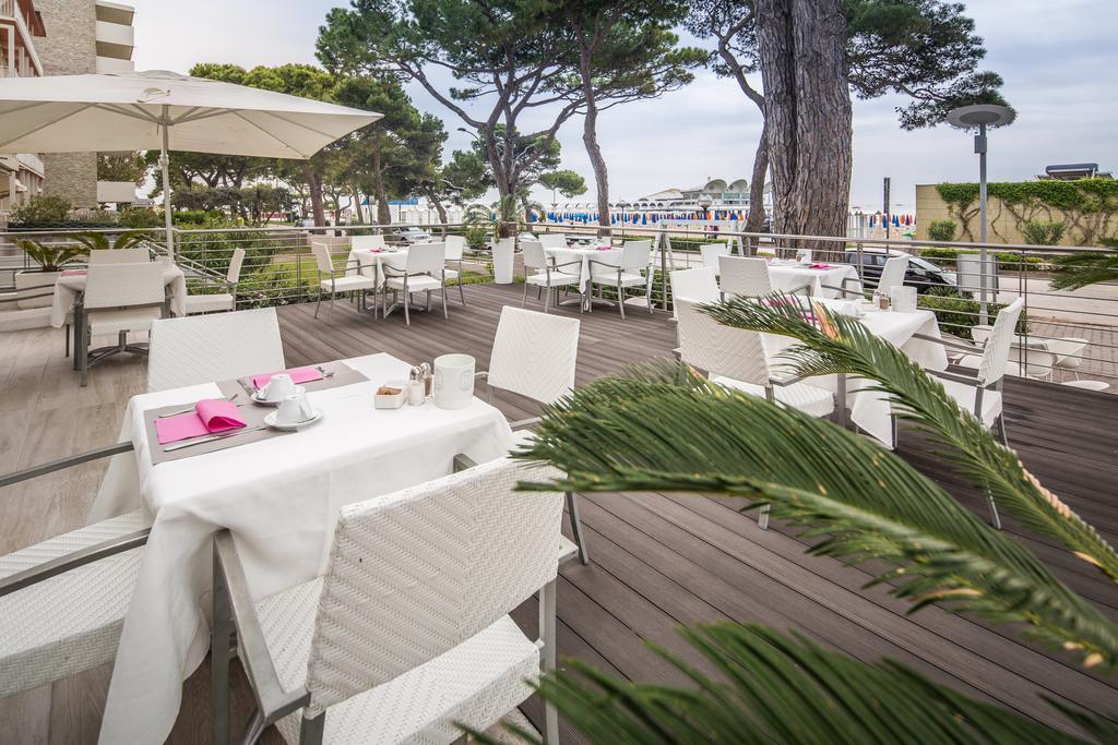 Hotel Luna Lignano Sabbiadoro Bagian luar foto