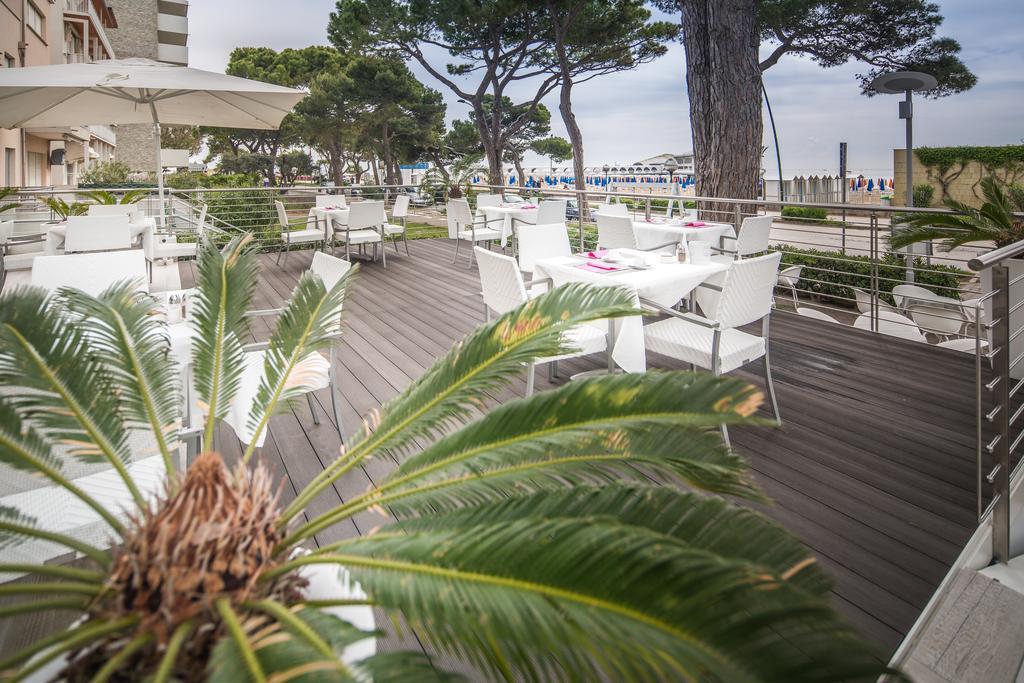 Hotel Luna Lignano Sabbiadoro Bagian luar foto