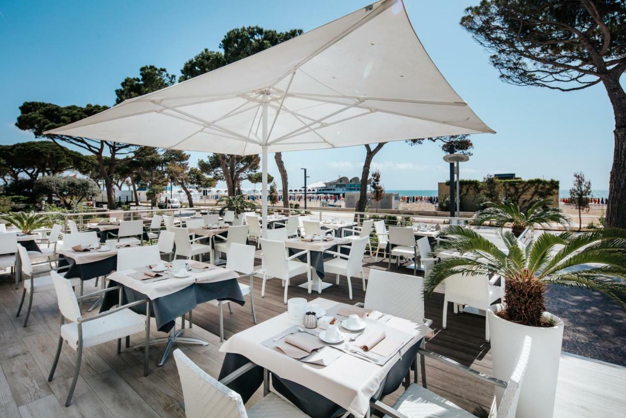 Hotel Luna Lignano Sabbiadoro Bagian luar foto