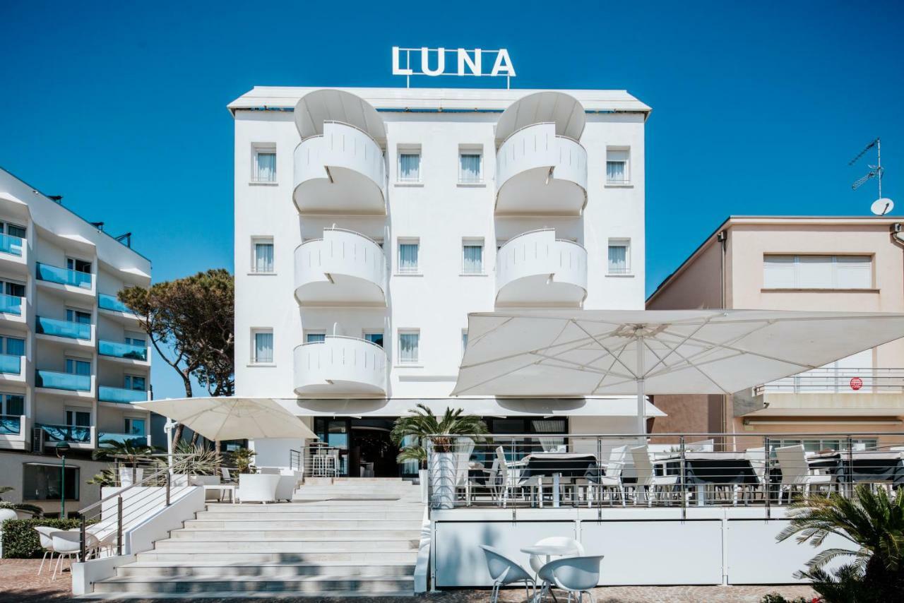 Hotel Luna Lignano Sabbiadoro Bagian luar foto