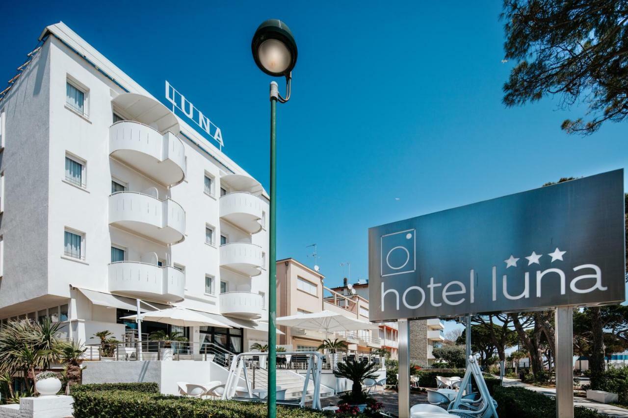 Hotel Luna Lignano Sabbiadoro Bagian luar foto