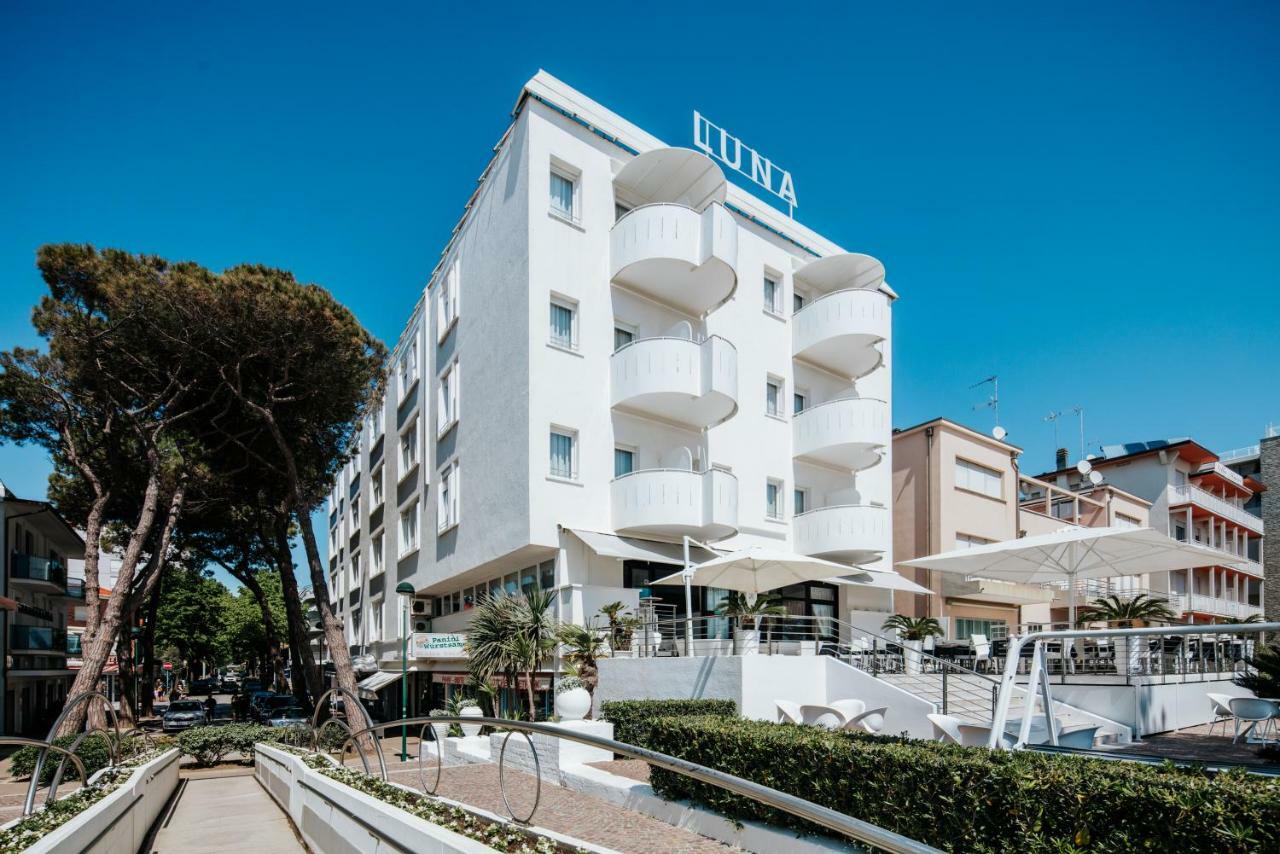 Hotel Luna Lignano Sabbiadoro Bagian luar foto