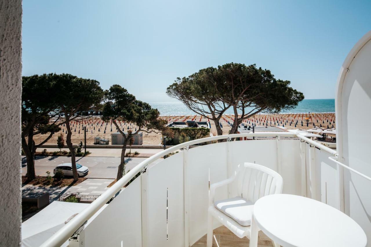 Hotel Luna Lignano Sabbiadoro Bagian luar foto