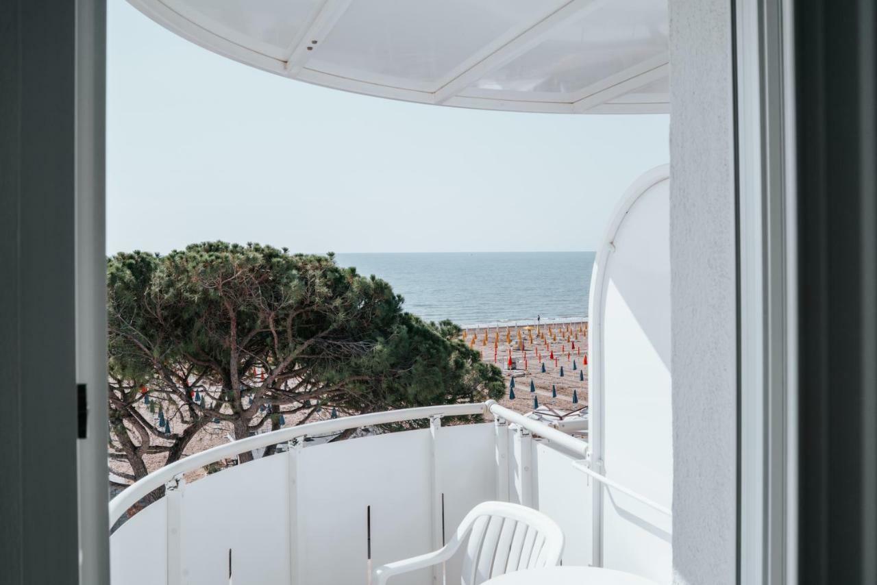 Hotel Luna Lignano Sabbiadoro Bagian luar foto