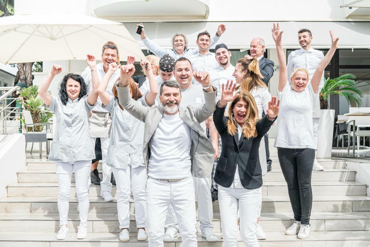 Hotel Luna Lignano Sabbiadoro Bagian luar foto