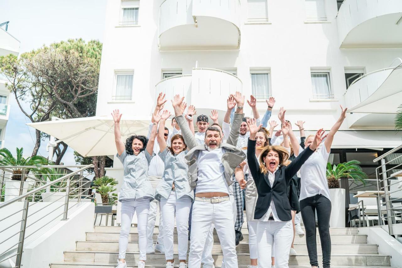 Hotel Luna Lignano Sabbiadoro Bagian luar foto